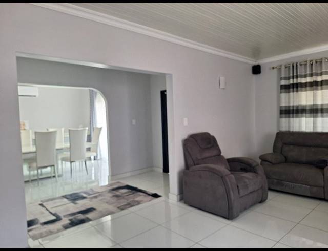 4 BEDROOM HOUSE FOR SALE IN CRAIGIEBURN